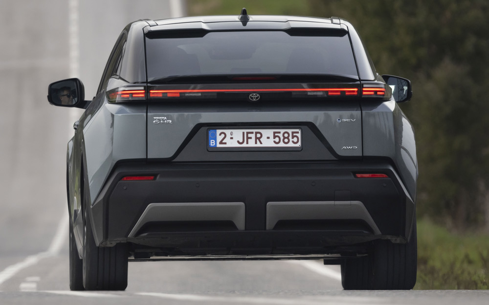 Frontale Posteriore della Toyota C-HR Plus Color Antracite